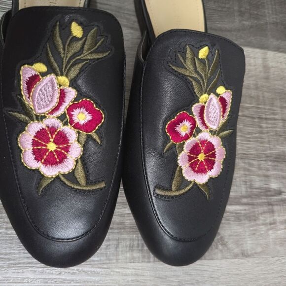 Marc Fisher Wrangler black leather floral embroidered flats mules womens 6 - Picture 5 of 6
